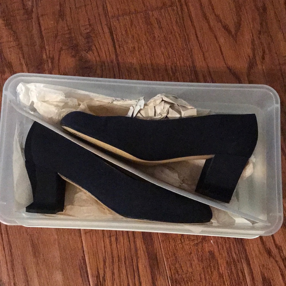 Crape navy dress shoes